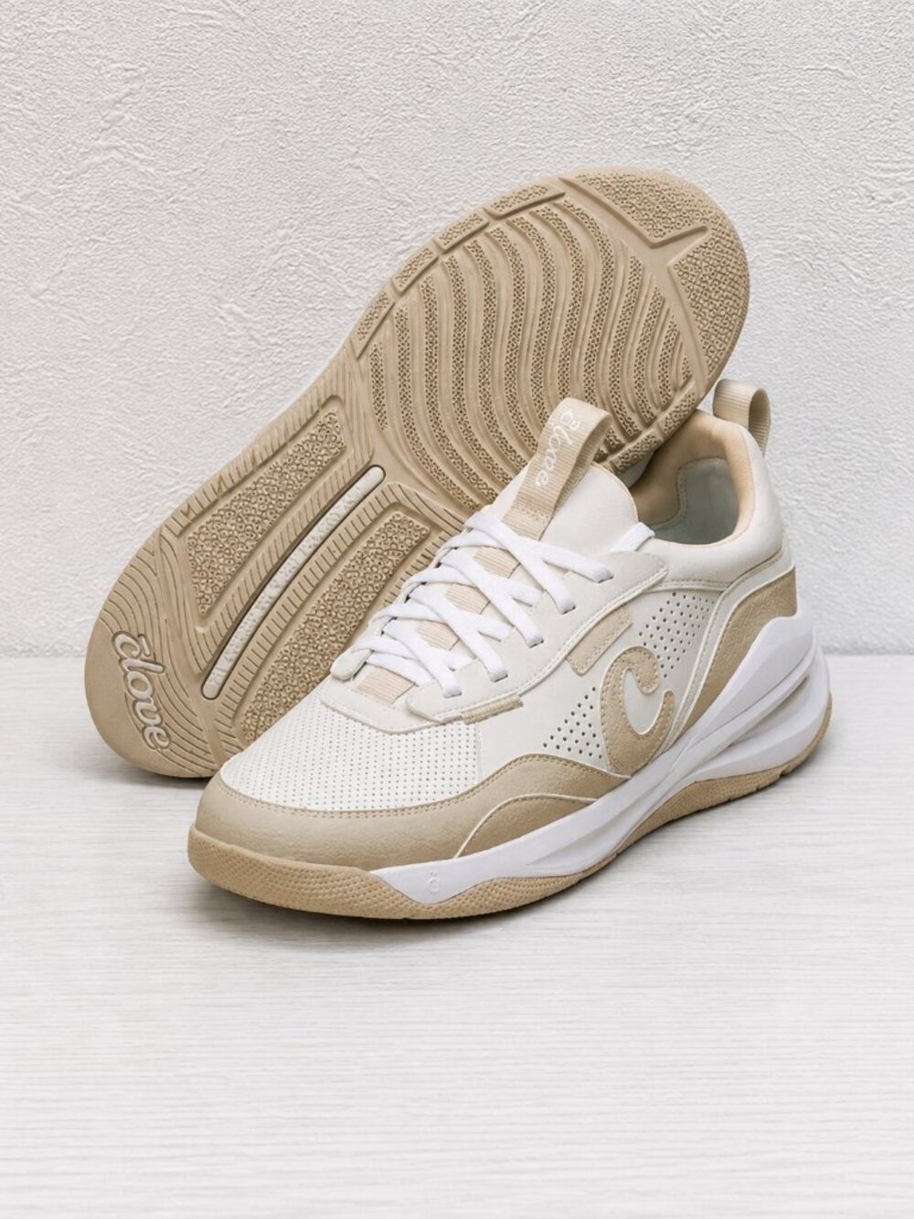 Clove Women's Strada White Vintage Tan Athletic Shoes W9